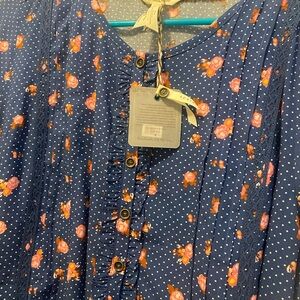 Matilda Jane Tags are still on it .  Beautiful  colors very sharp looking.  🆕